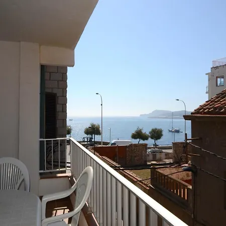 By The In Spain شقة L' Escala